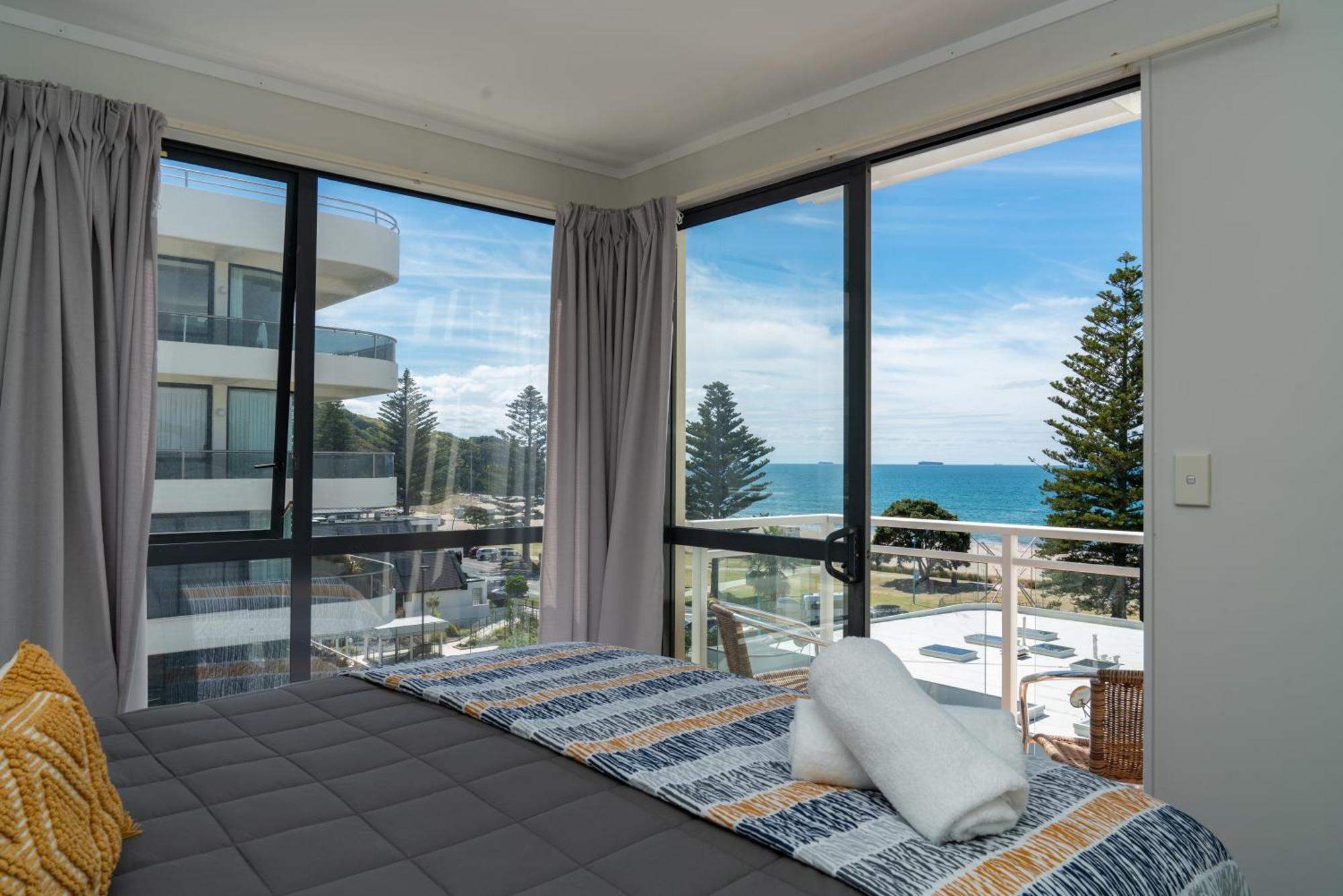 Ocean View Beach Escape - Top Floor Apartments, Mt Maunganui Base Mount Maunganui Dış mekan fotoğraf
