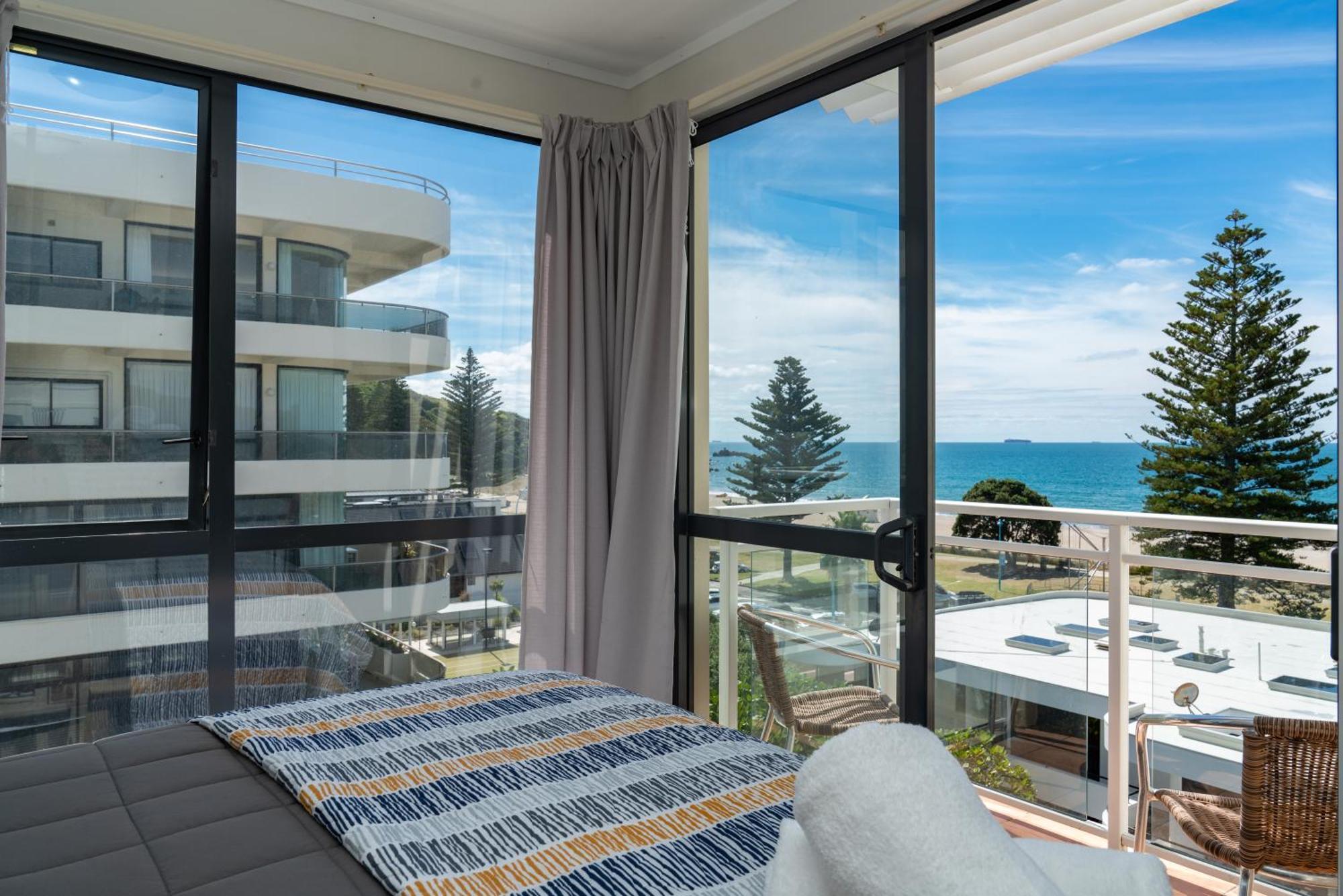 Ocean View Beach Escape - Top Floor Apartments, Mt Maunganui Base Mount Maunganui Oda fotoğraf