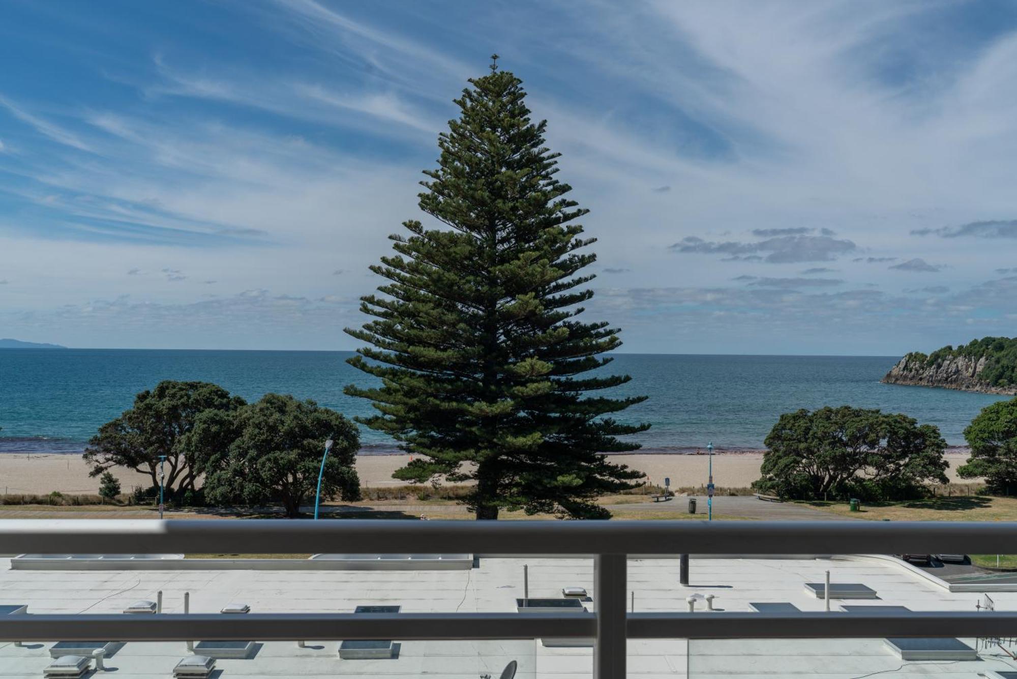 Ocean View Beach Escape - Top Floor Apartments, Mt Maunganui Base Mount Maunganui Oda fotoğraf